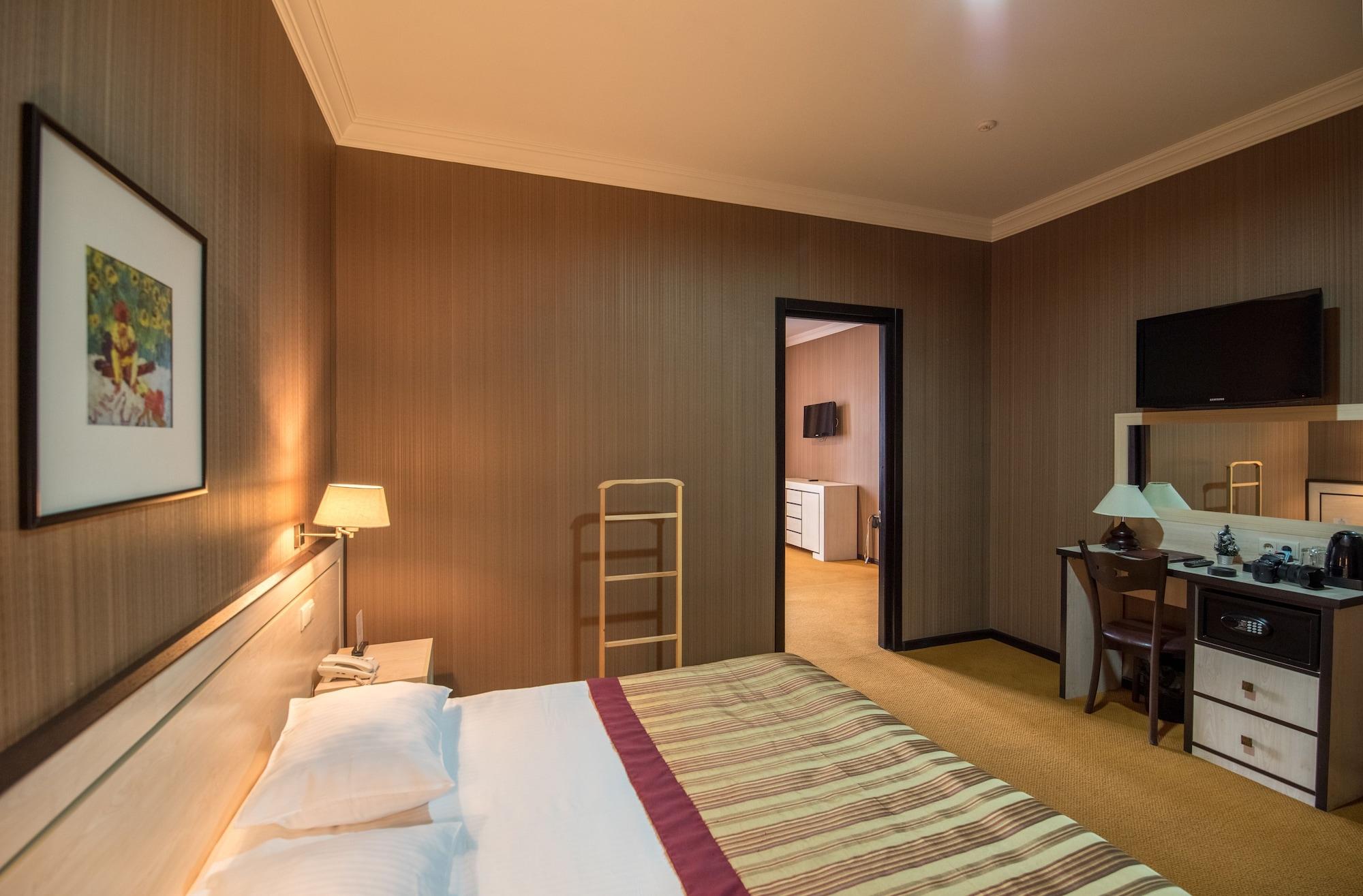 Hotel Rikhe Monika Tbilisi Bagian luar foto