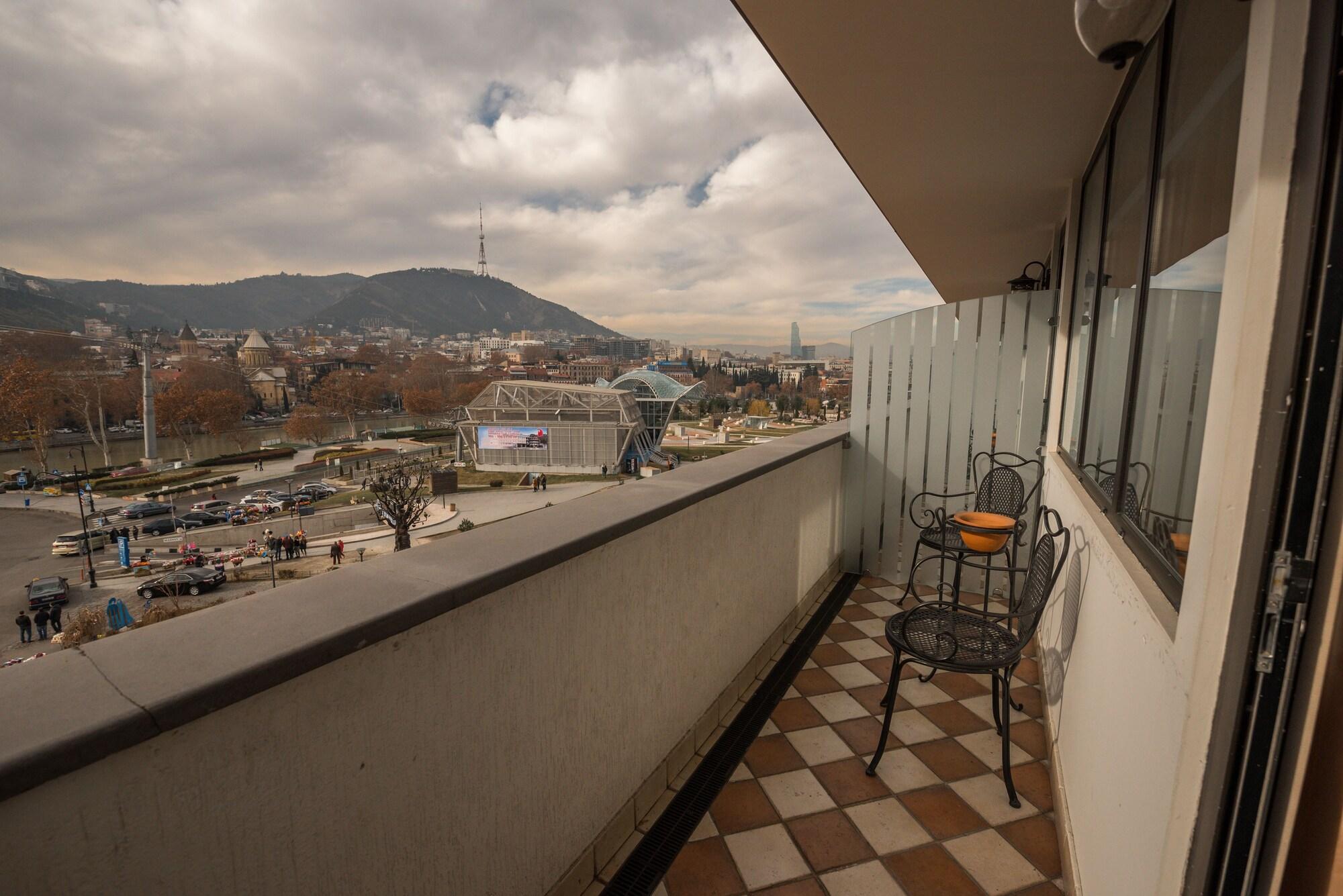 Hotel Rikhe Monika Tbilisi Bagian luar foto