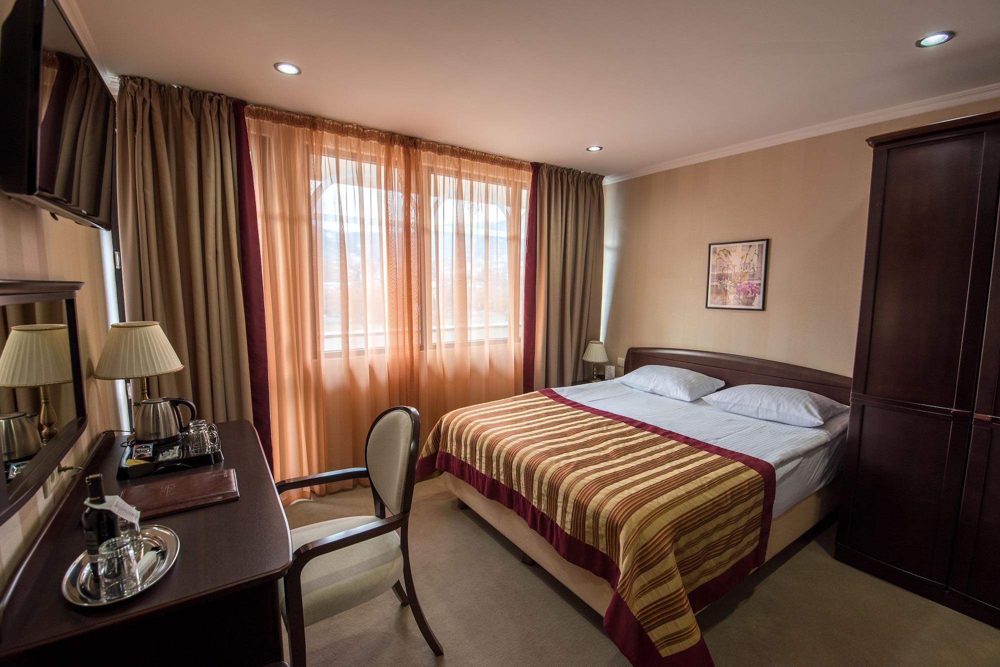 Hotel Rikhe Monika Tbilisi Bagian luar foto