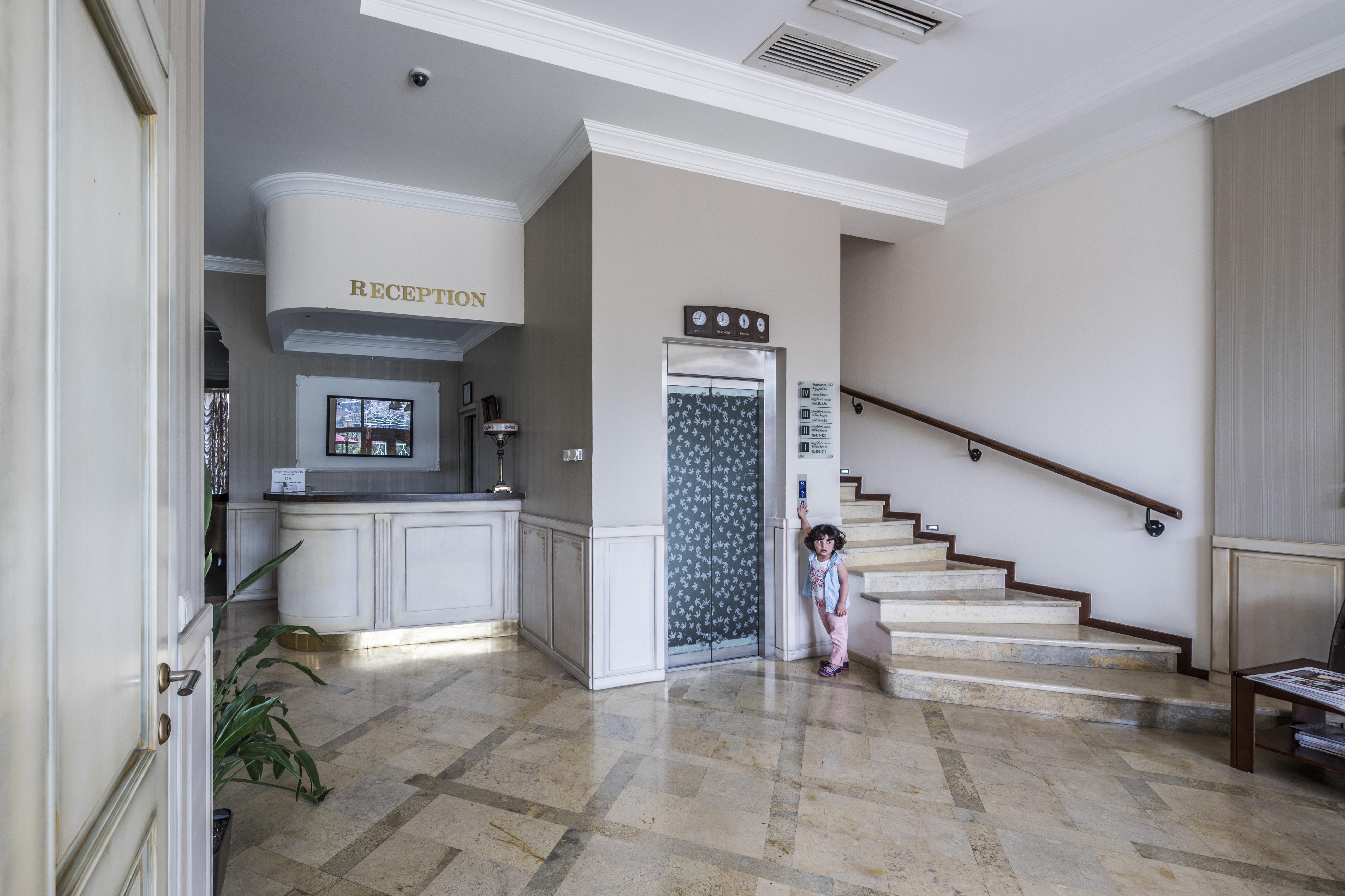 Hotel Rikhe Monika Tbilisi Bagian luar foto