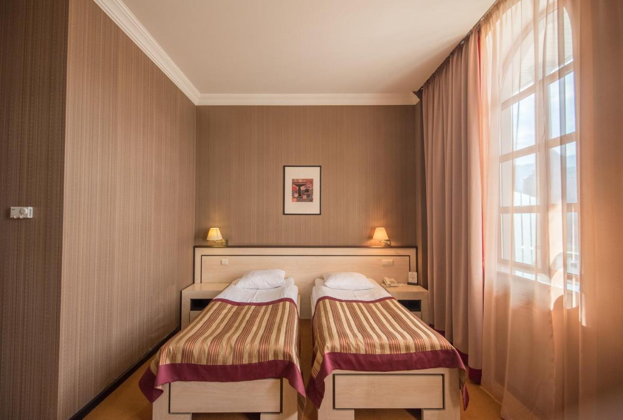 Hotel Rikhe Monika Tbilisi Bagian luar foto