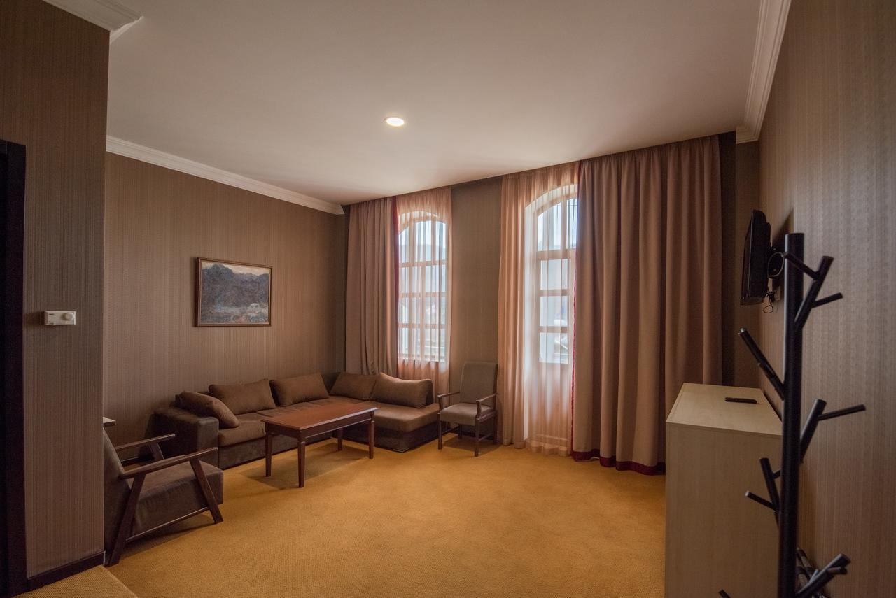 Hotel Rikhe Monika Tbilisi Bagian luar foto