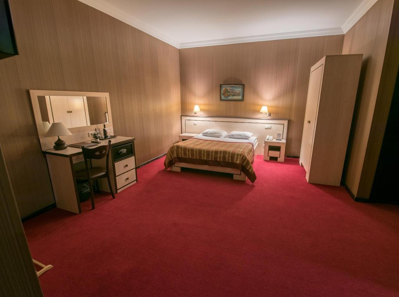 Hotel Rikhe Monika Tbilisi Bagian luar foto
