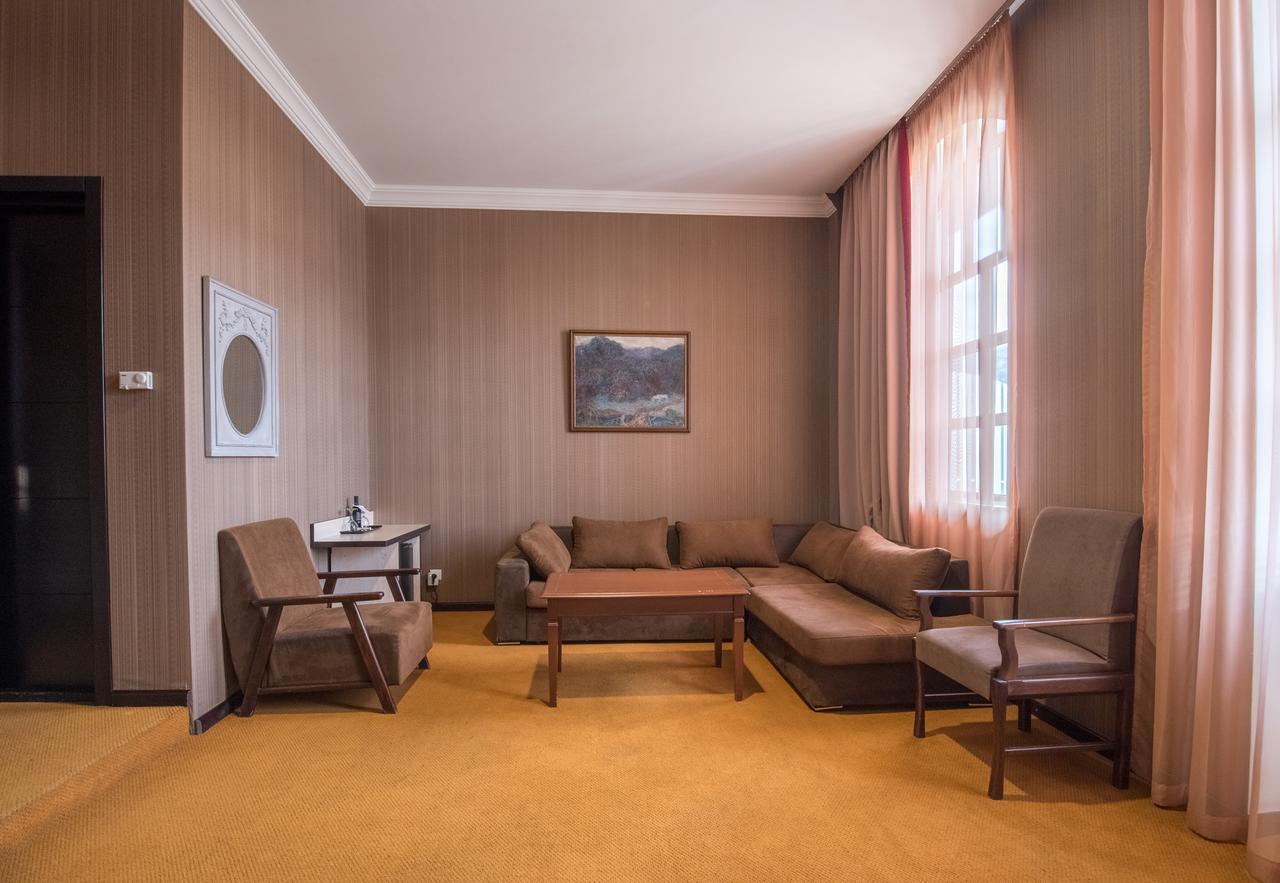Hotel Rikhe Monika Tbilisi Bagian luar foto