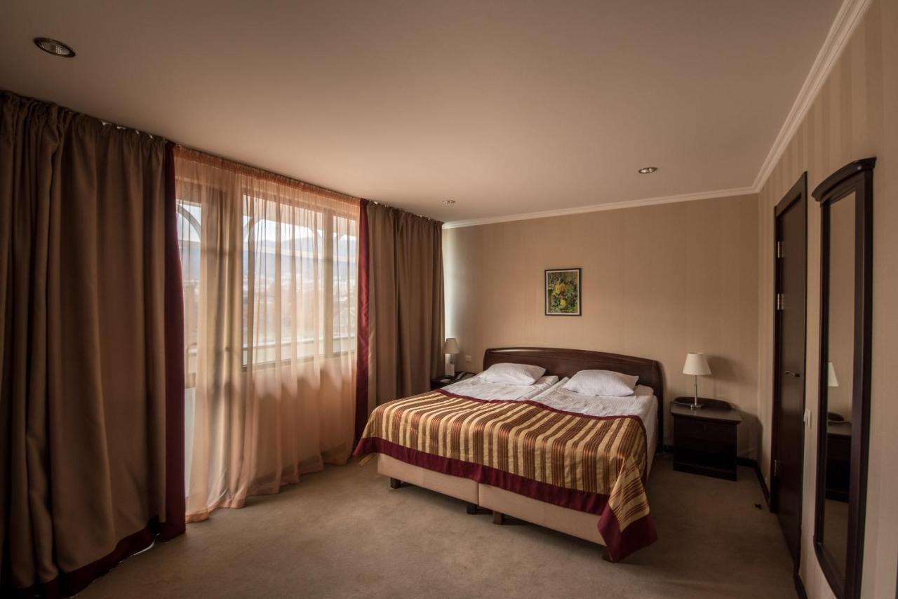Hotel Rikhe Monika Tbilisi Bagian luar foto